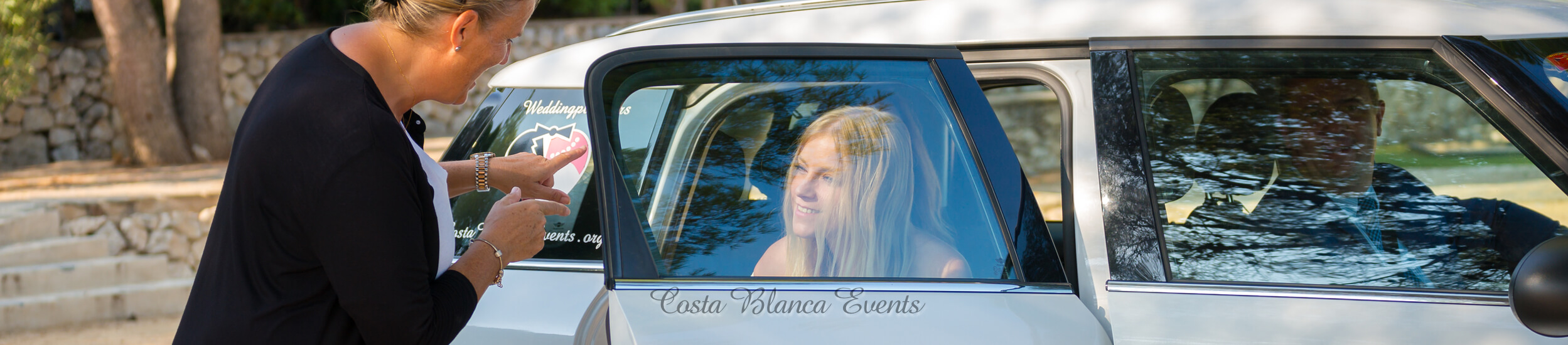 A ceremonial car is included during your wedding in Spain